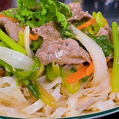 Stir-fried beef pho